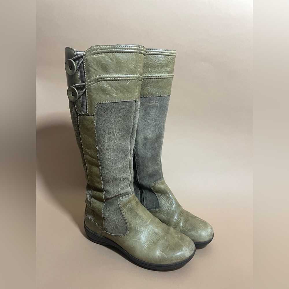 Clarks Olive Tan Leather and Suede Boots Sz 6